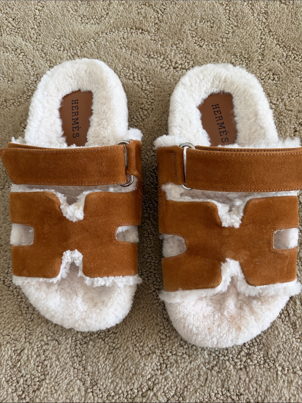 Woman Cozy Faux-Shearling Slide Sandals in Chestnut - Picture 2 of 5